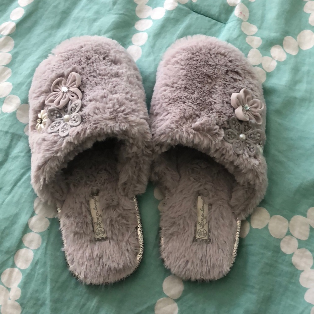 🆕 FLUFFY SLIPPERS